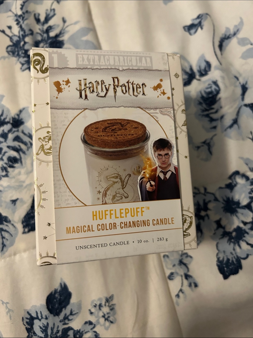 Harry Potter Hufflepuff Magical Color-Changing Candle - Gold and White